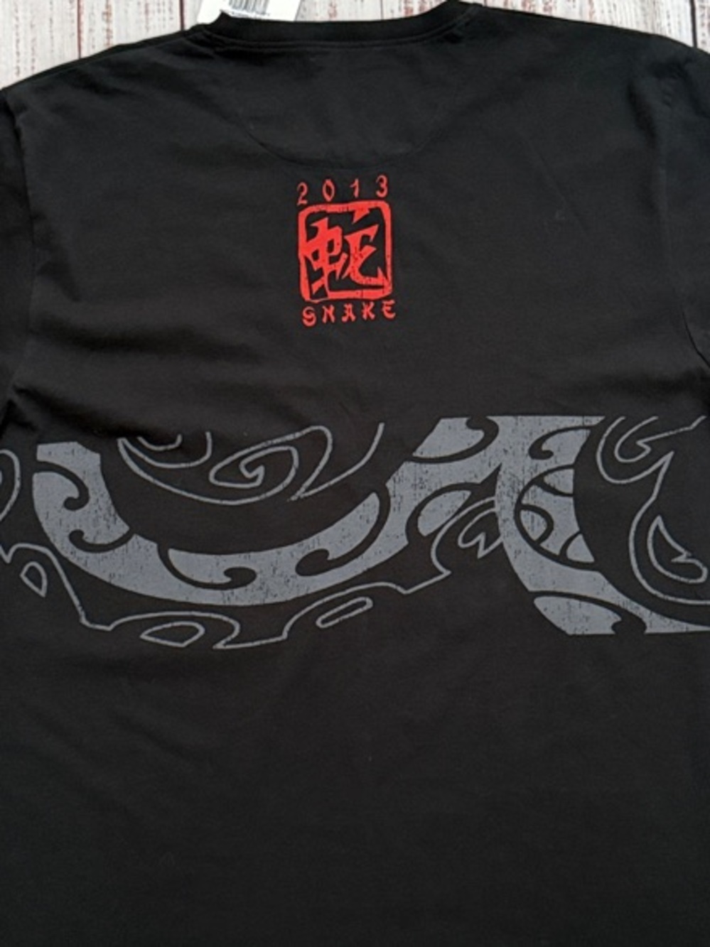 Crazy Shirts Black Graphic 2013 Snake Short-Sleeve Tee XL NWT - Picture 6 of 11